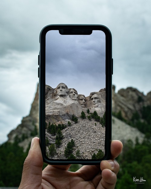 Mount Rushmore (Picture of iPhone)