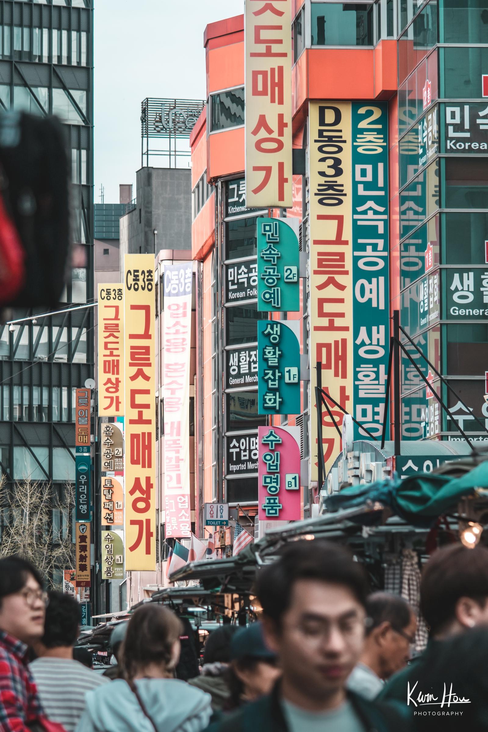 Seoul, Korea SIgns in Alleyway | Kevin Hou Photography